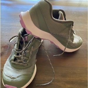 Merrell Women's Merrell Antora
3 Hiking Shoes Women's Size 8.5
Green Backpacking